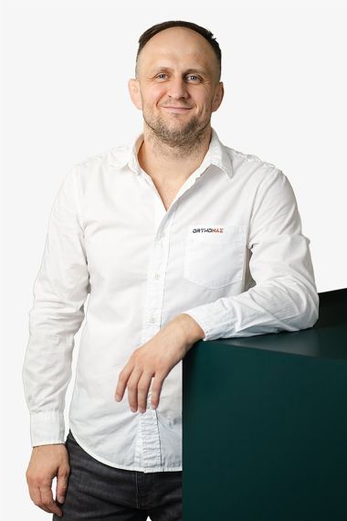 Ortho MAZ – Porträt Dr. med. Adrian Mazan (PL)